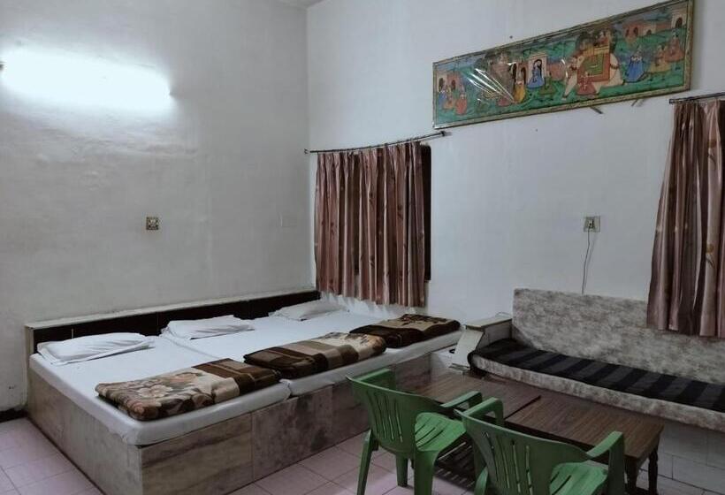 Quarto Triplo Estandar, Rawat