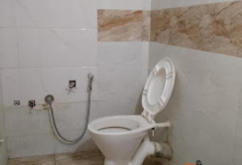 غرفة ديلوكس سرير كينج, Sg Ac Rooms Vadodara