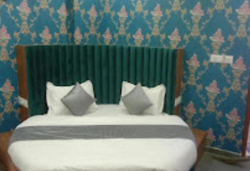 Номер Deluxe Кровать Кинг, Sg Ac Rooms Vadodara