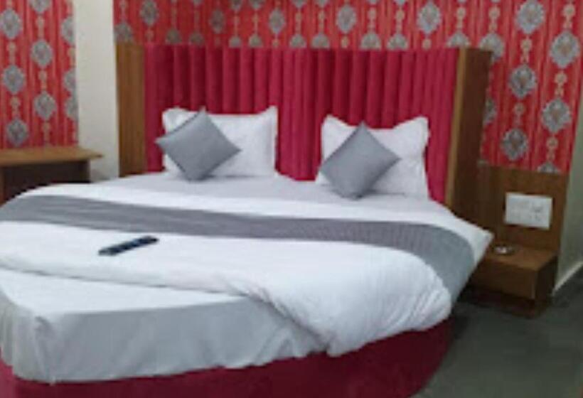 غرفة ديلوكس سرير كينج, Sg Ac Rooms Vadodara