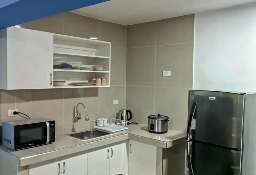 اتاق راحتی سه تخته, Suite And Business
