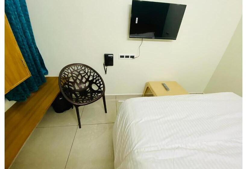 Номер Deluxe, The Landmark Tower