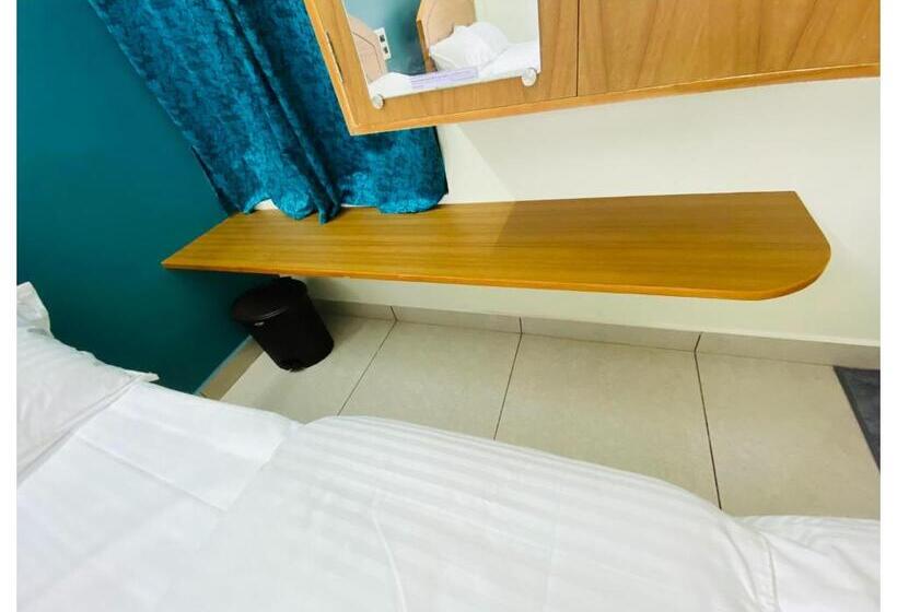 Номер Стандарт, The Landmark Tower