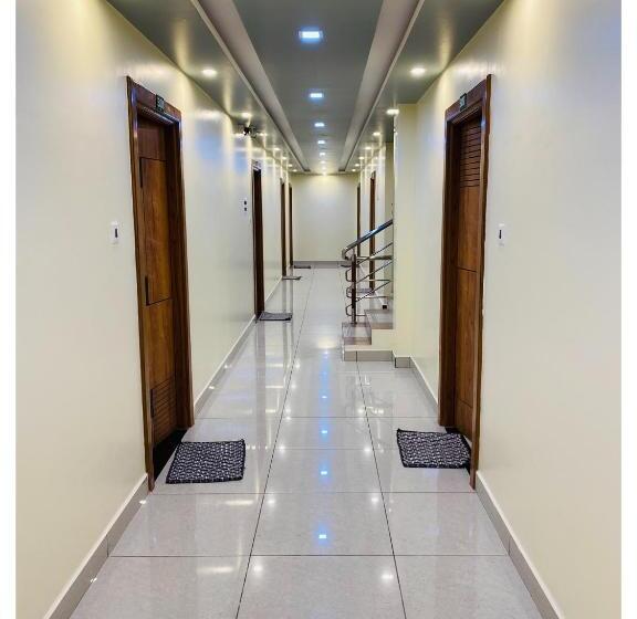 Номер Стандарт Трехместный, The Landmark Tower