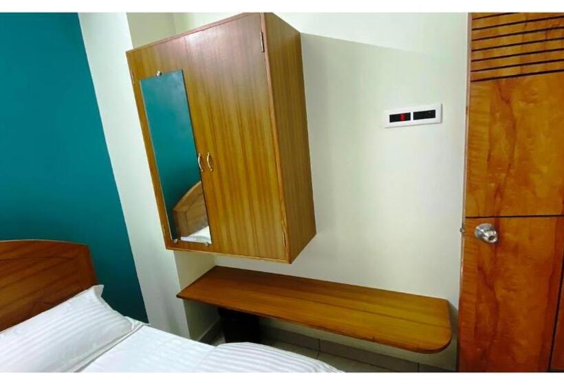 Номер Стандарт Трехместный, The Landmark Tower