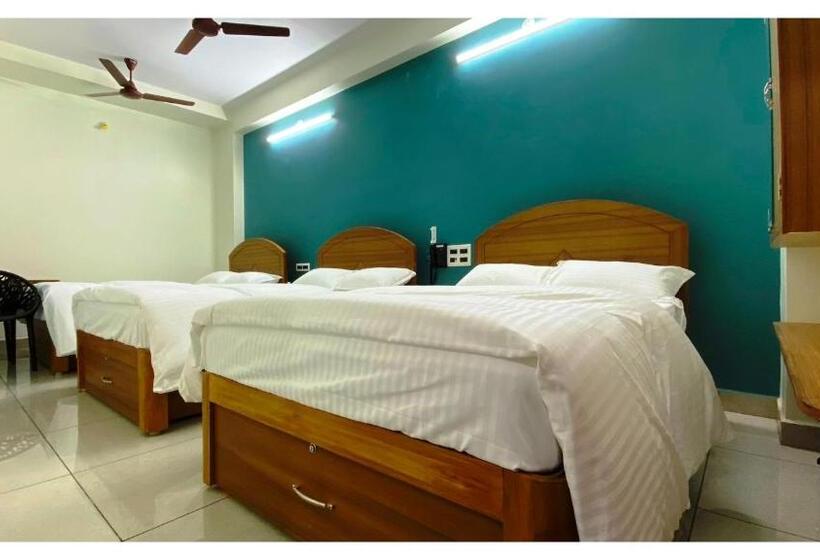 Номер Стандарт Трехместный, The Landmark Tower