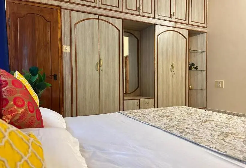 デラックスルーム, Palace Hostel By Borrbo