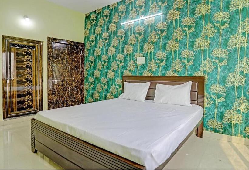 Трехместный Номер Классика, Spot On Hotel Pearl