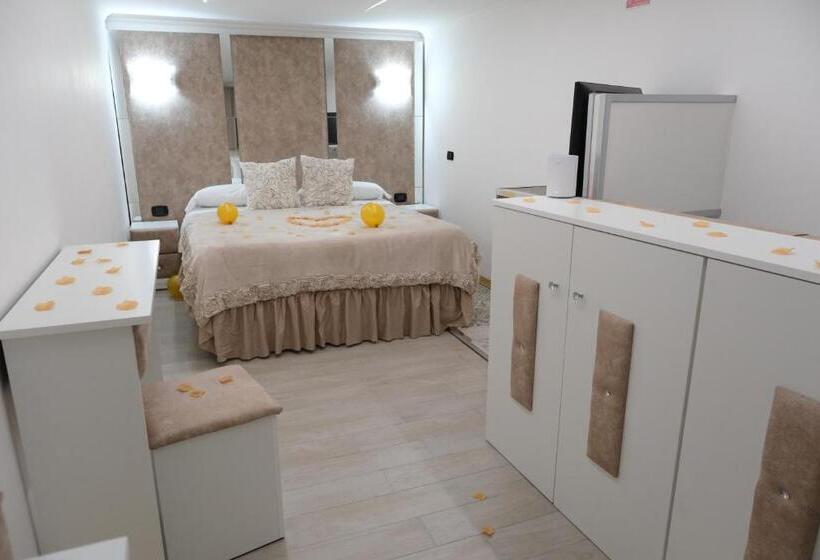 اتاق استاندارد با تخت بزرگ, The King S House