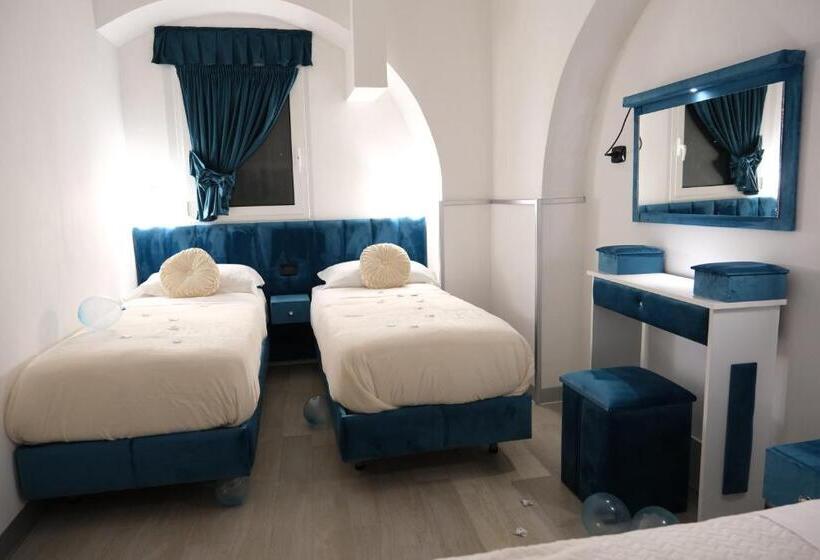 اتاق استاندارد چهار تخته, The King S House