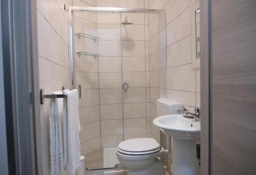 اتاق راحتی سه تخته, The King S House