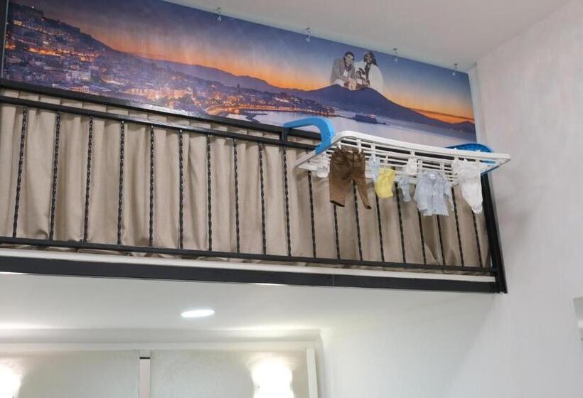 اتاق لوکس چهار تخته, The King S House