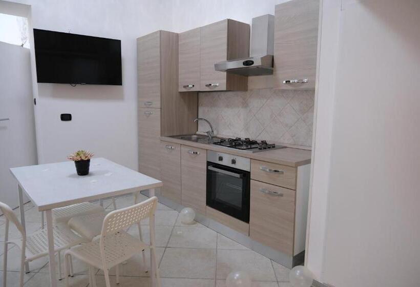 اتاق لوکس چهار تخته, The King S House