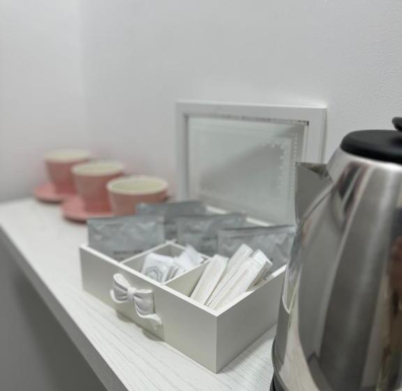 اتاق راحتی سه تخته, The King S House