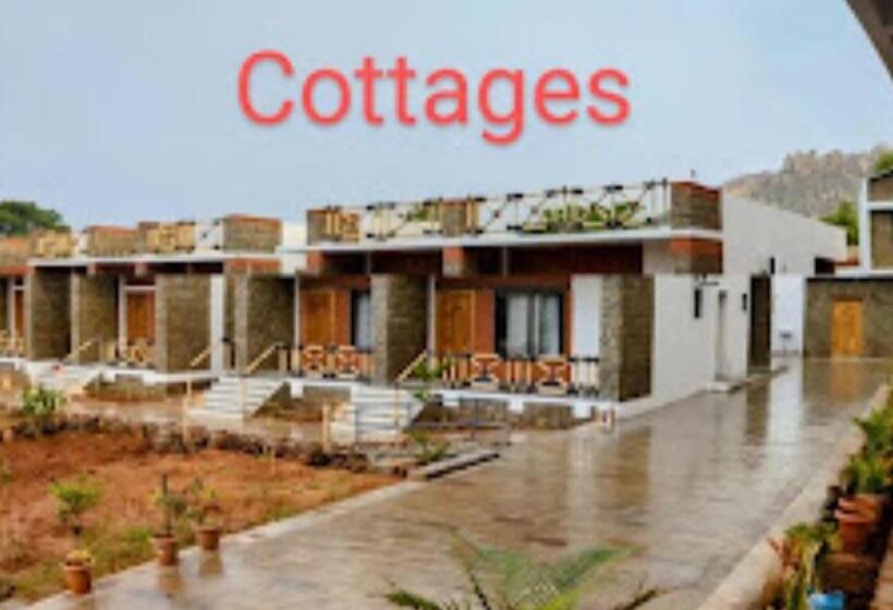 اتاق لوکس با تخت بزرگ, Hampi Delmont Resort