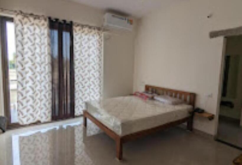 اتاق لوکس با تخت بزرگ, Hampi Delmont Resort