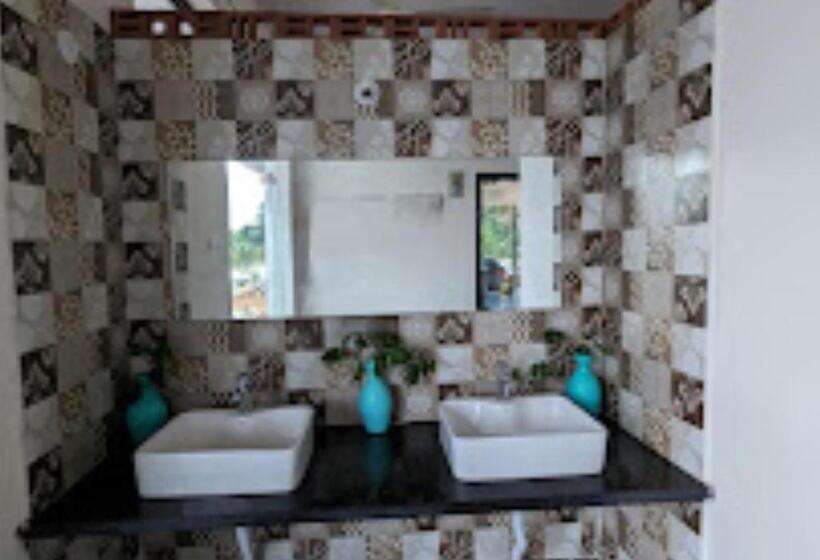家庭套房, Hampi Delmont Resort