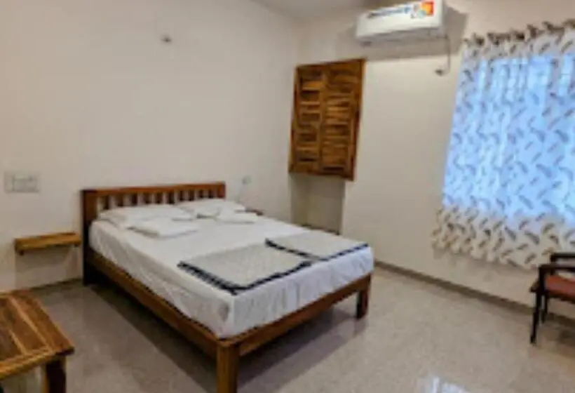 Perhesviitti, Hampi Delmont Resort
