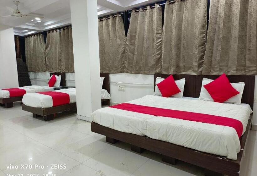 חדר משפחתי, Ashirwad