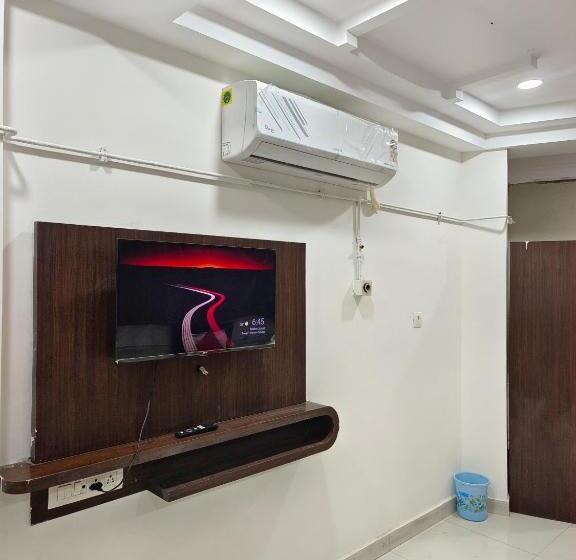 חדר משפחתי, Ashirwad