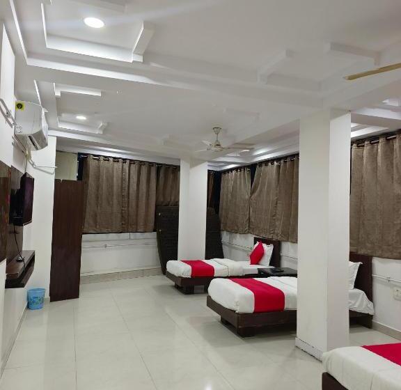 חדר משפחתי, Ashirwad