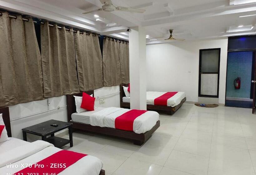 חדר משפחתי, Ashirwad