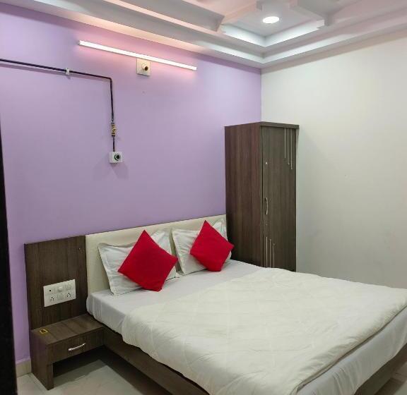 חדר דלוקס, Ashirwad