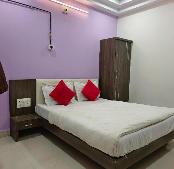 חדר דלוקס, Ashirwad