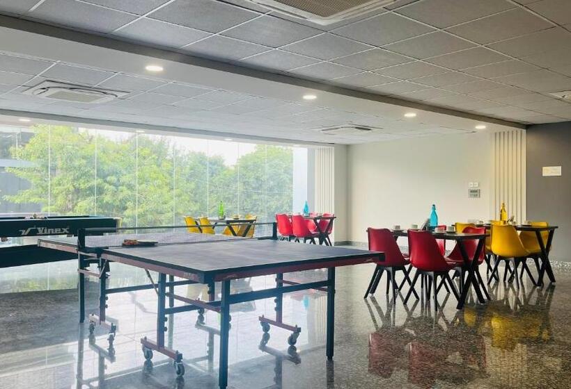 סוויטה, Bluo 1bhk Suite   Balcony, Lift, Gym, Parking