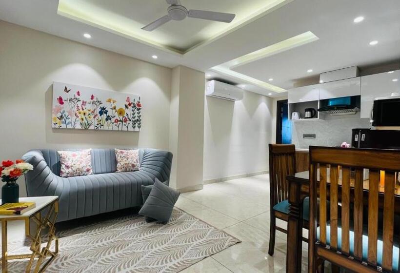 סוויטה, Bluo 1bhk Suite   Balcony, Lift, Gym, Parking