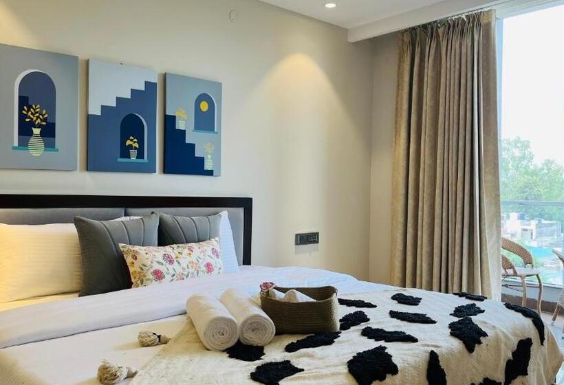 סוויטה, Bluo 1bhk Suite   Balcony, Lift, Gym, Parking