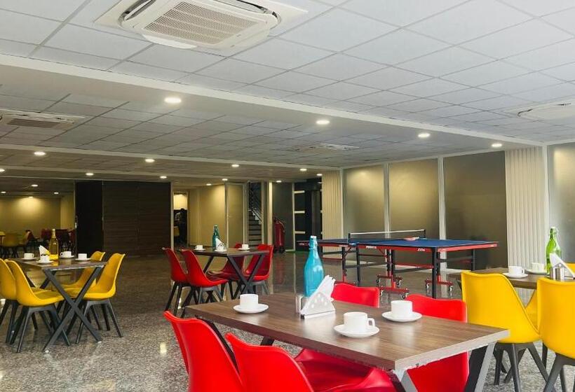 סוויטה, Bluo 1bhk Suite   Balcony, Lift, Gym, Parking