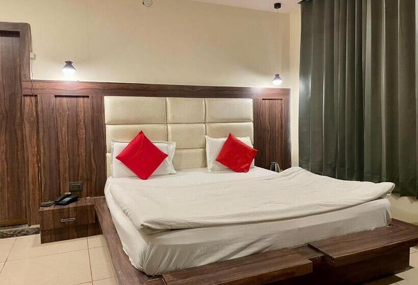 标准间, Himgiri Pakki Daki