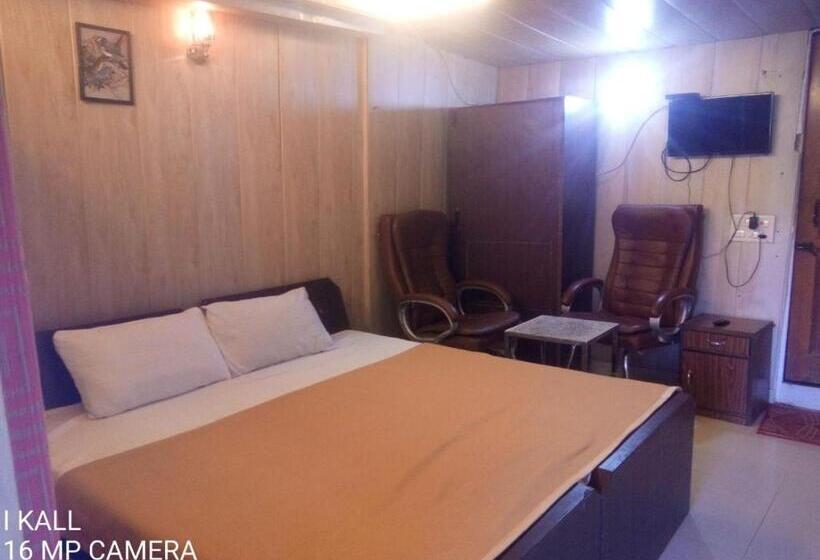 غرفة كلاسيكية ثلاثية, Oyo Pine Home Resorts