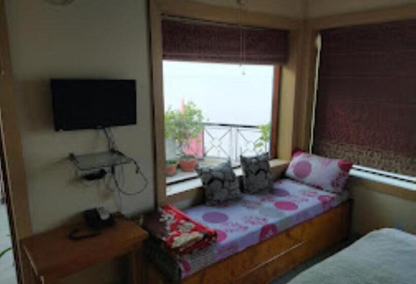 キングサイズベッドのデラックスルーム, Rahul Guest House Varanasi