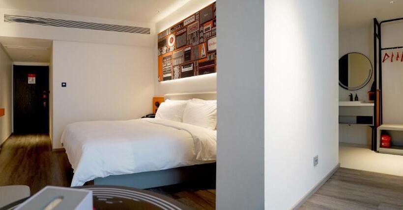 غرفة قياسية سرير كينج, Ibis Styles Hotel   260m From Guangji Street Subway Station