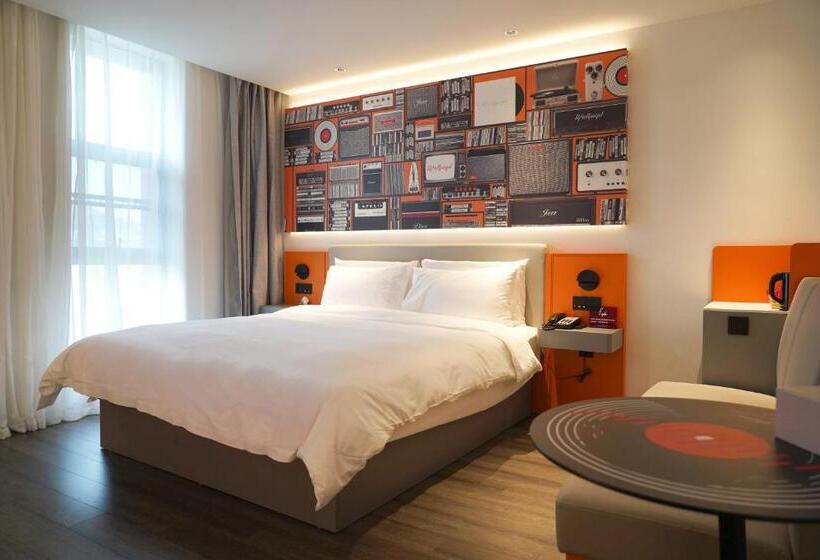 غرفة قياسية سرير كينج, Ibis Styles Hotel   260m From Guangji Street Subway Station