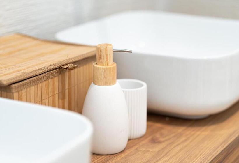 استودیوی لوکس, Le Moma By The Ocean