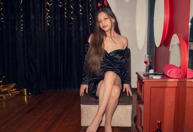 غرفة قياسية فردية, Nuestra Casa