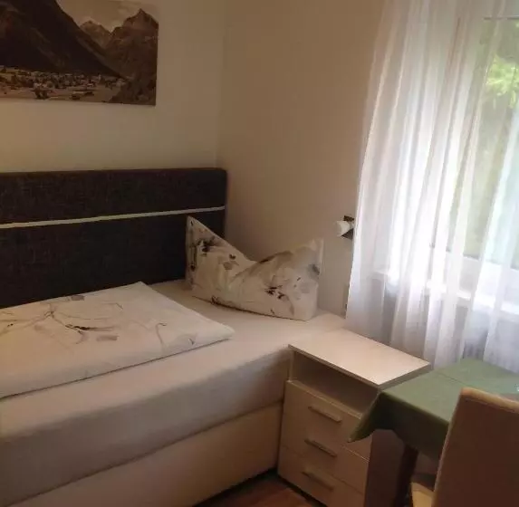 اتاق استاندارد یک نفره, Apart Garni Lais