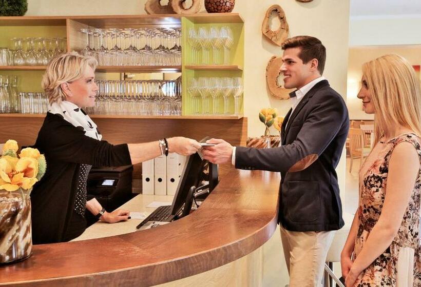 חדר משפחתי, Leobersdorfer Hof