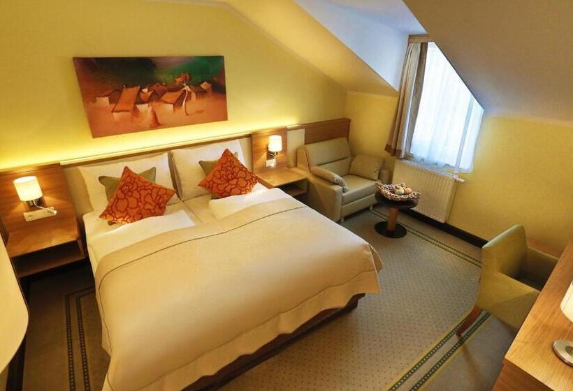 חדר סטנדרט לשלושה, Leobersdorfer Hof