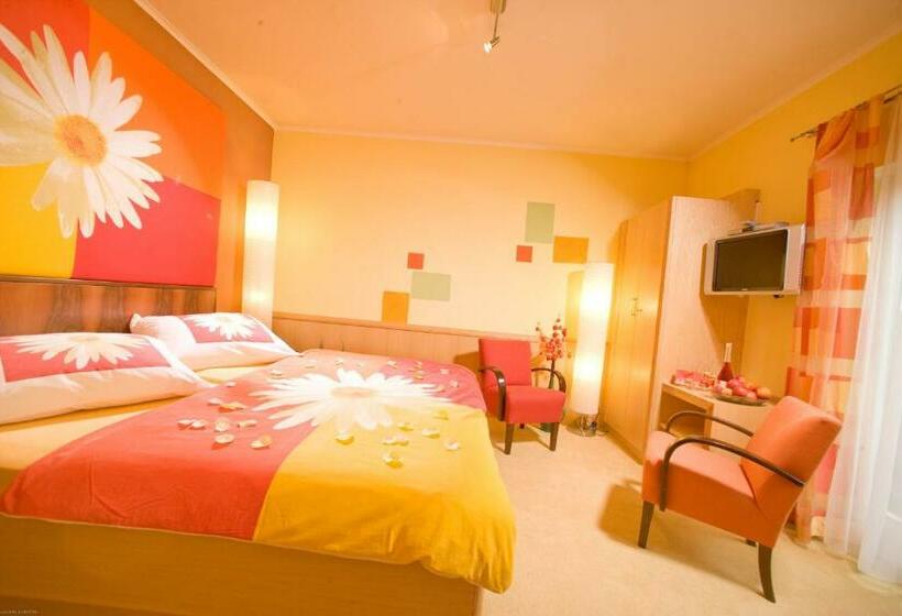 Номер Стандарт, Malerwinkl Restaurant + Kunst