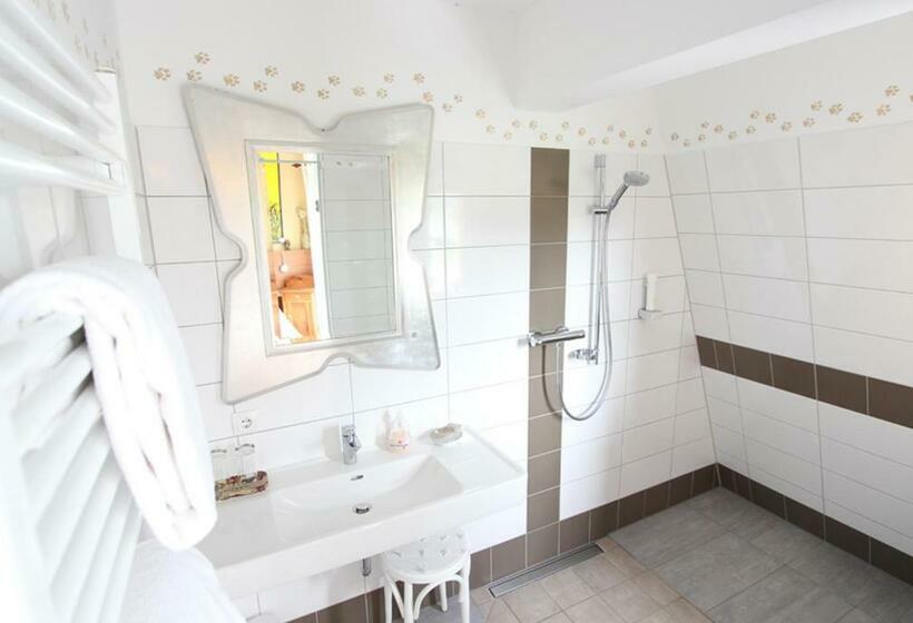 Номер Стандарт, Malerwinkl Restaurant + Kunst