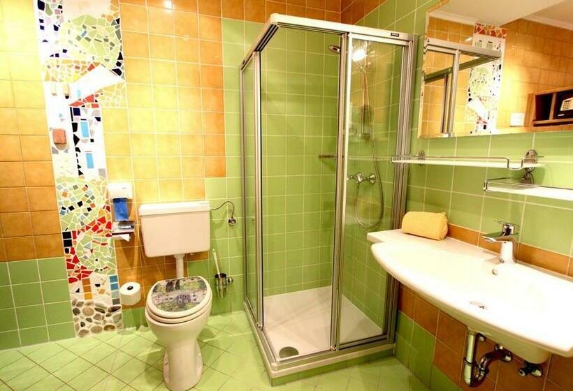 Номер Стандарт, Malerwinkl Restaurant + Kunst