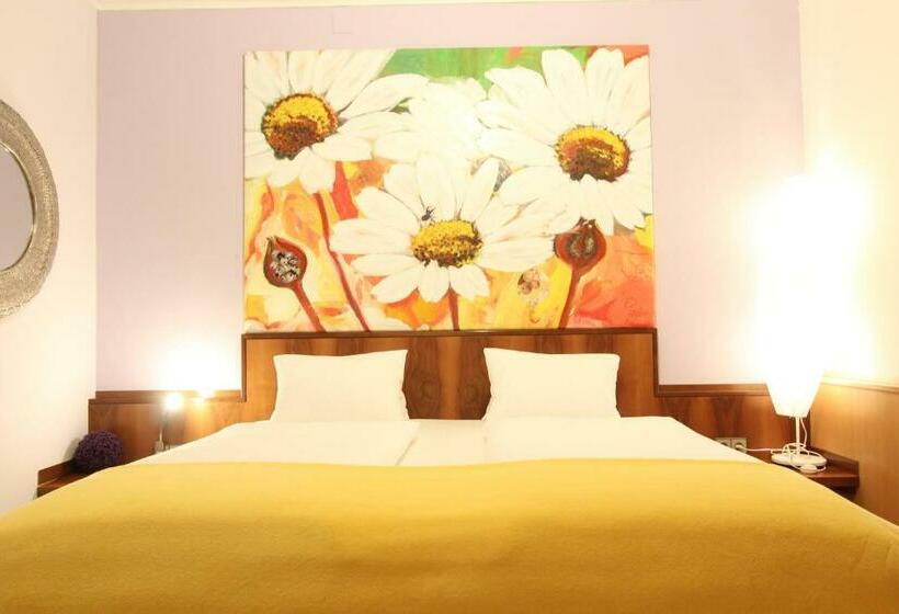 Номер Стандарт с Балконом, Malerwinkl Restaurant + Kunst