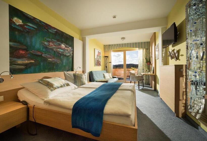 Номер Стандарт с Балконом, Malerwinkl Restaurant + Kunst