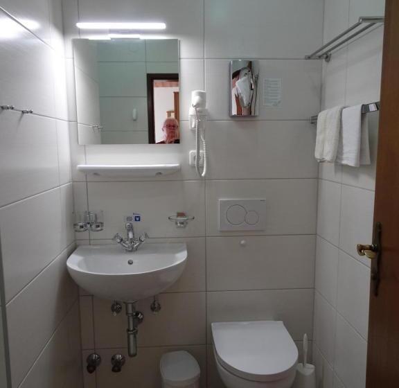 标准三人间, Pension Friedl