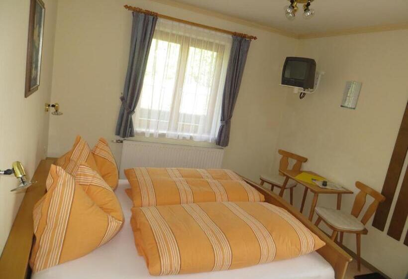 اتاق استاندارد با بالکن, Pension Theresia