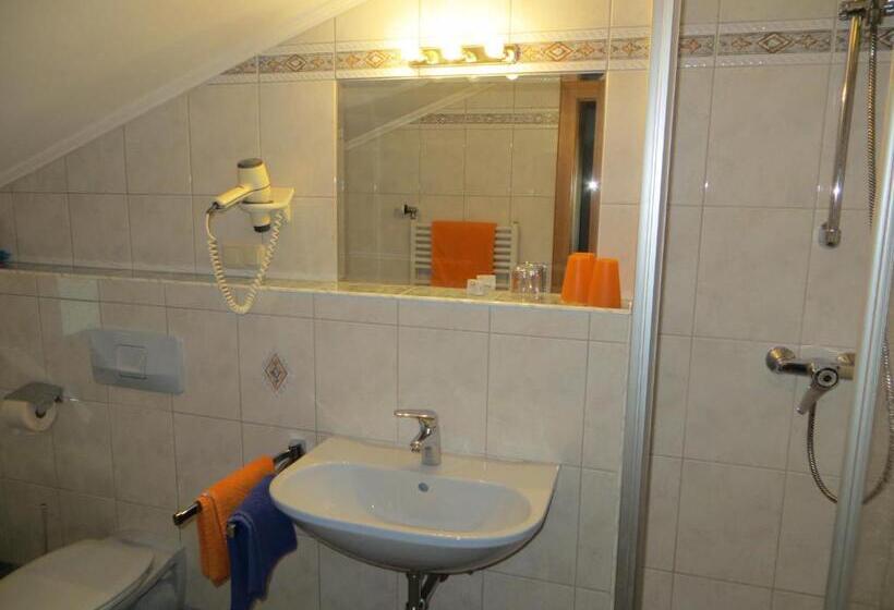 اتاق استاندارد با بالکن, Pension Theresia